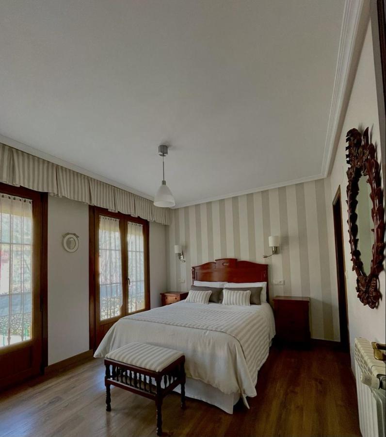 Hotel Rural El Torrejon アレナス・デ・カブラレス エクステリア 写真